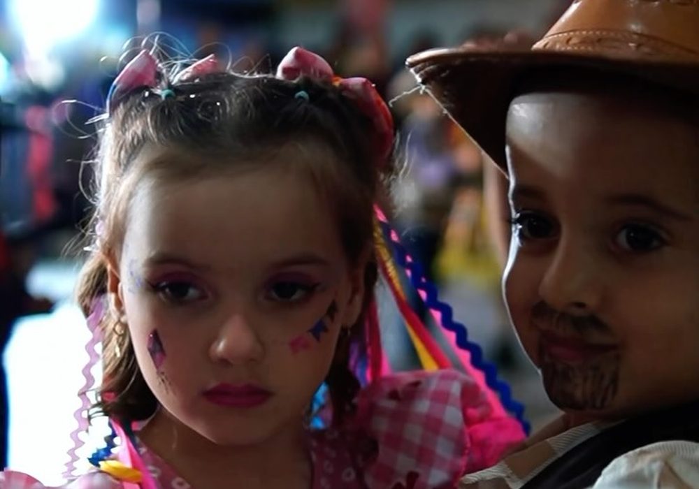 Alunos caracterizados na Festa Junina do CEDULC