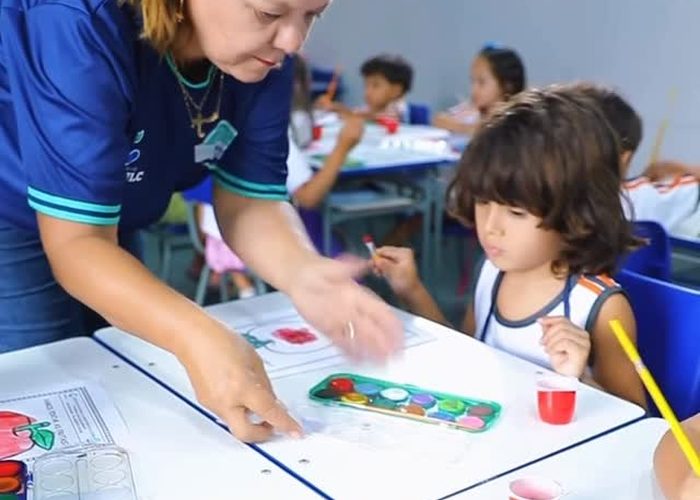 Atividade de arte e pintura com a turma do 1º período